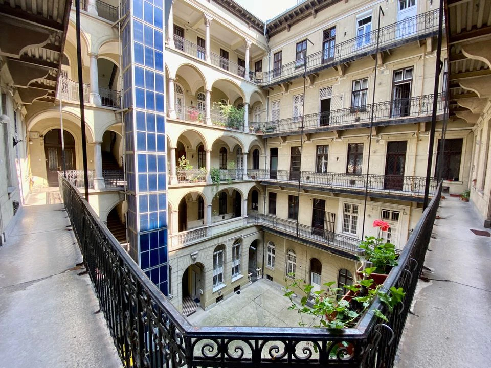2 bedroom apt. in Corvin area