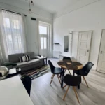 Characterful 1-bedroom apartment at Oktogon – Budapest District VI, Teréz körút – photo 5