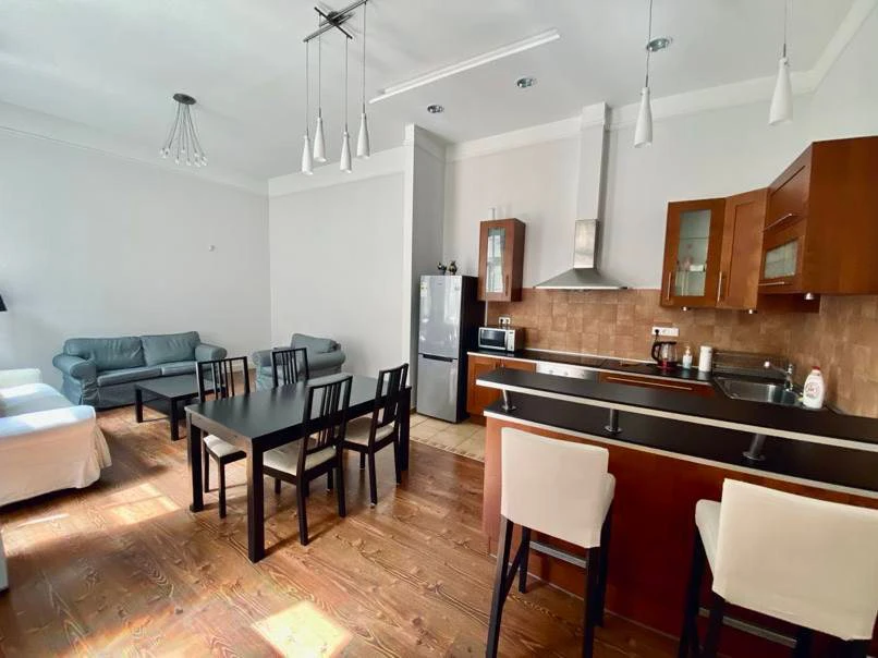 1-bedroom apartment with separate living room in District V