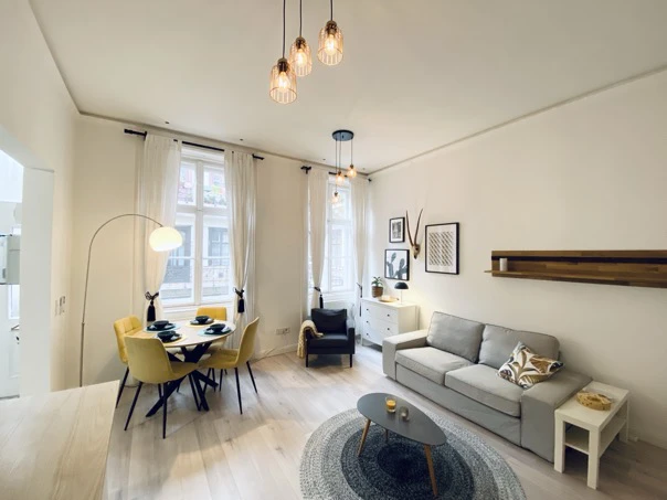 Well-furnished 1-bedroom apartment at Oktogon