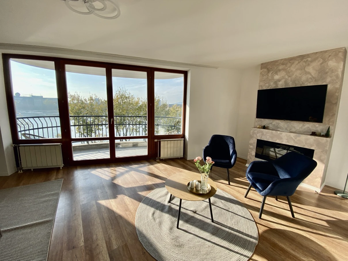 Freshly refurbished 3-bedroom apartment with Danube view