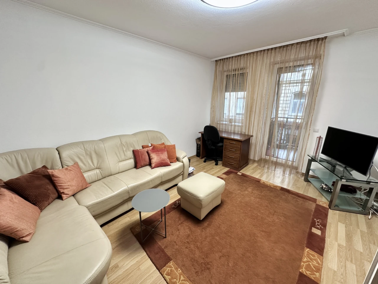 Living room + bedroom apartment with big balcony – Budapest District IX, Berzenczey – photo 1